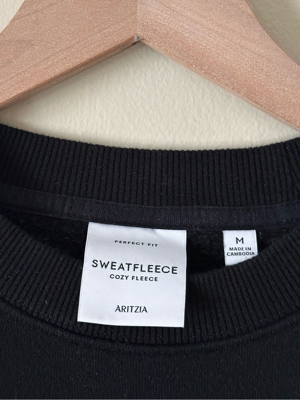 Aritzia Embroidered Spellout Cozy Fleece Perfect Crew Sweatshirt Black - Picture 4 of 5